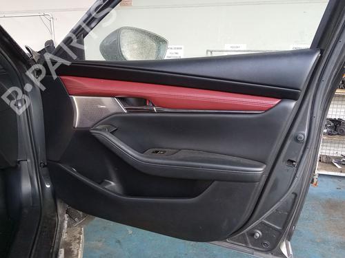 Høyre frontpanel Høyre frontpanel 37999446 37999446