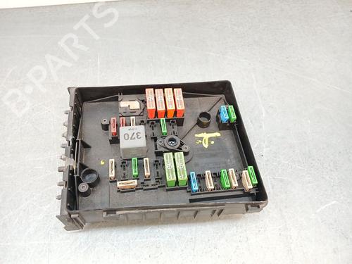 Used Fuse box Fuse box 38173452 38173452