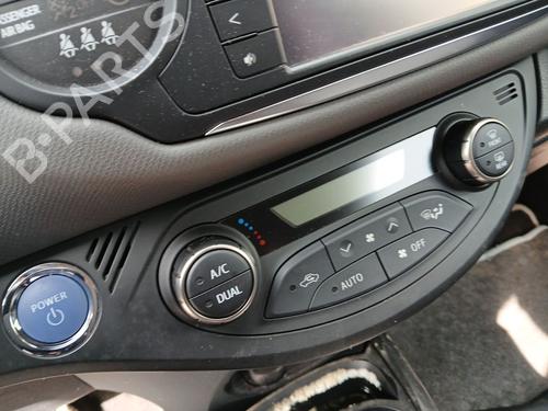 Commande Chauffage TOYOTA YARIS (_P13_) 1.5 Hybrid (NHP130_, NHP130) (101 hp) 24668814