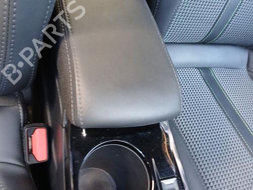 Used Armrest / Center console PEUGEOT 208 II (UB_, UP_, UW_, UJ_) e-208 (136 hp) 30683703