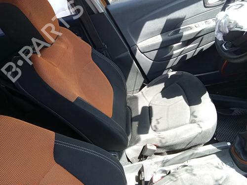 sde-venstre-fortil-renault-captur-i-j5_-h5_-2013-39402158 main image