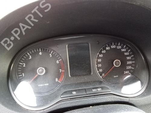 Używane Zestaw wskaźników / Licznik Zestaw wskaźników / Licznik VW POLO V (6R1, 6C1) 1.2 TSI (105 hp) 37534496 37534496