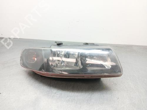 Phare droit SEAT LEON (1M1) 1.6 16 V (105 hp) 32058848