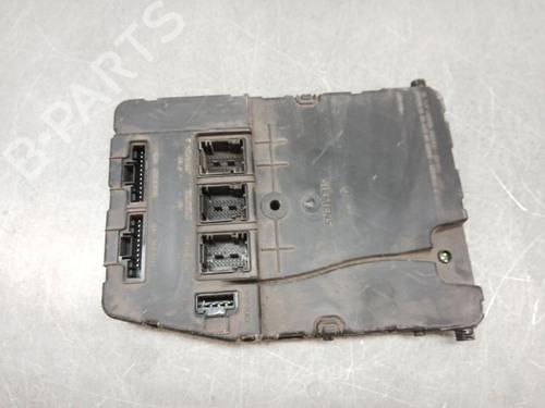 Boîte à Fusibles RENAULT MEGANE II Saloon (LM0/1_) 1.5 dCi (LM0F, LM0T, LM2B) (82 hp) 30439117