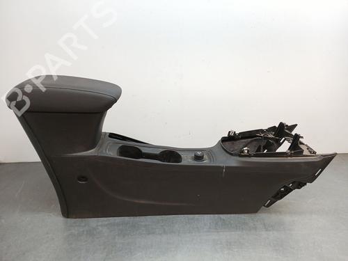 Used Armrest / Center console Armrest / Center console 28480152 28480152