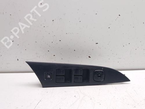 Interrupteur de vitre avant gauche MAZDA 3 (BK) 1.6 (BK14) (105 hp) 31647283