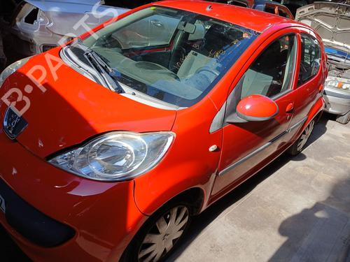 Brugte PEUGEOT 107 (PM_, PN_) 1.0 (68 hp) 4373679