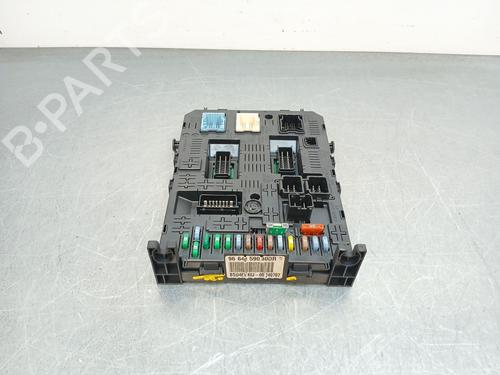 Used Fuse box Fuse box 37277256 37277256
