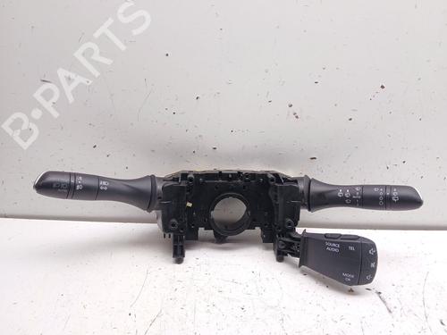 switch-renault-megane-iv-hatchback-b9amn_-2015-33465626 main image