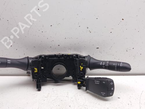 switch-renault-kadjar-ha_-hl_-2015-32526542 main image