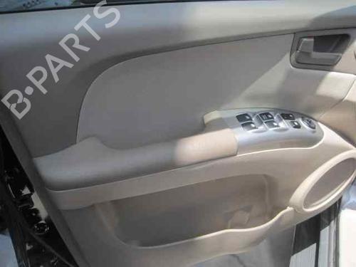 Left front steering knuckle KIA SPORTAGE II (JE_, KM_) 2.0 i 16V | BP2363044M25 