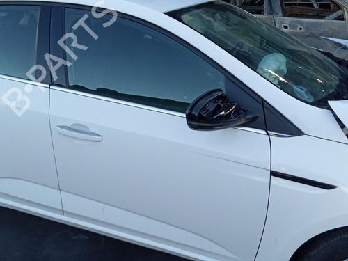right-front-door-renault-megane-iv-hatchback-b9amn_-2015-39992730 main image