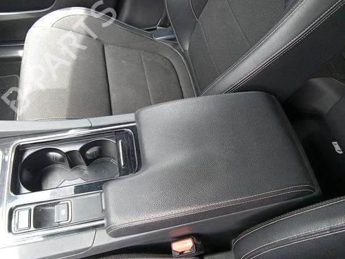 armrest-center-console-jaguar-f-pace-x761-2015-36466268 main image