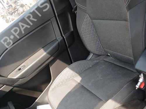 right-front-seat-renault-captur-ii-hf_-2020-34441442 main image