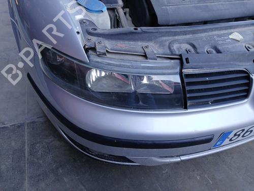 Used Right headlight SEAT TOLEDO II (1M2) 1.6 16V (105 hp) 31065106
