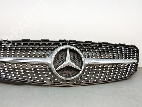 Used Grille MERCEDES-BENZ A-CLASS (W176) A 160 CDI / d (176.011) (90 hp) 29325602
