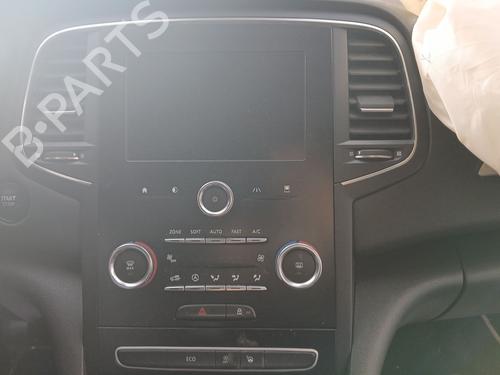Used Radio RENAULT MEGANE IV Hatchback (B9A/M/N_) 1.3 TCe 140 (B9NB) (140 hp) 30352234