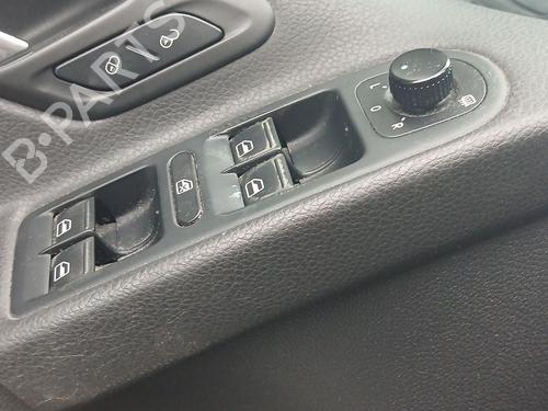 Interrupteur de vitre avant gauche VW GOLF VI (5K1) 1.6 TDI (105 hp) 30081083