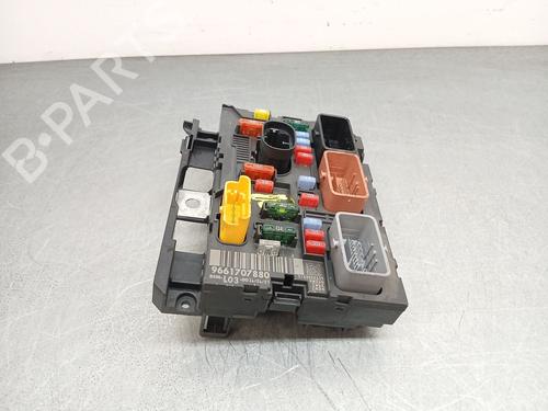 Used Fuse box Fuse box 38760468 38760468