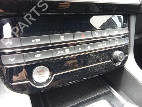 climate-control-jaguar-f-pace-x761-2015-36466270 main image