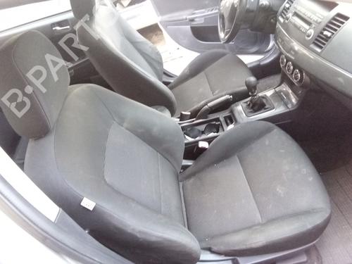 right-front-seat-mitsubishi-lancer-viii-cy_a-cz_a-2007-38173653 main image