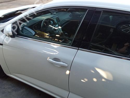 left-front-door-renault-megane-iv-hatchback-b9amn_-2015-39992731 main image