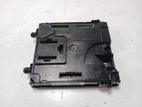 Used Fuse box RENAULT LAGUNA III (BT0/1) 2.0 dCi GT (BT11, BT1E, BT1N) (178 hp) 30507317