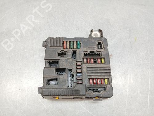 fuse-box-renault-grand-scenic-ii-jm01_-2004-2005-2006-2007-2008-2009-32022758 main image