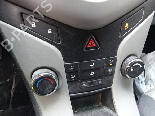 Used Climate control Climate control 38437212 38437212