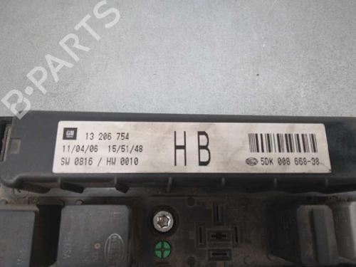 Fuse box OPEL ASTRA H (A04)  | BP13571556E1 
