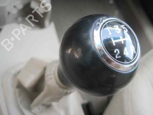 Left front steering knuckle KIA SPORTAGE II (JE_, KM_) 2.0 i 16V | BP2363044M25 