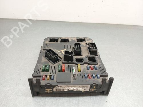 Used Fuse box Fuse box 38481896 38481896