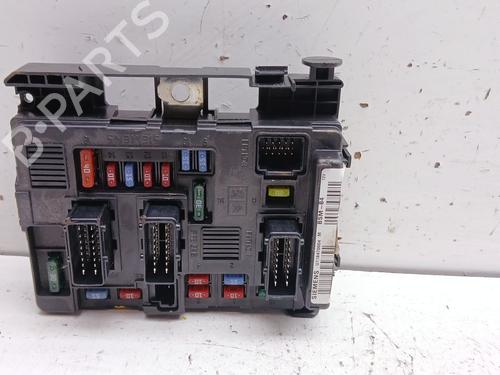 Used Fuse box Fuse box 39533839 39533839