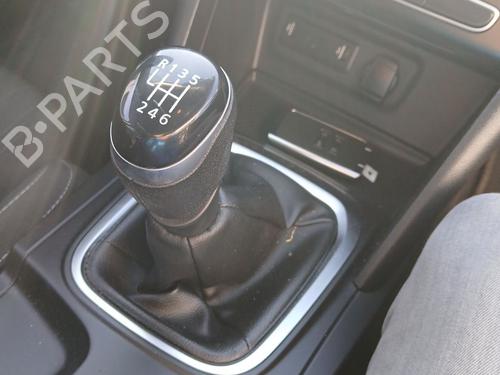 Used Gear lever RENAULT MEGANE IV Grandtour (K9A/M/N_) 1.3 TCe 115 (K9N9) (116 hp) 26501315