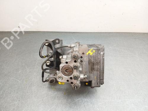 Used ABS pump ABS pump TOYOTA YARIS (_P13_) 1.5 Hybrid (NHP130_, NHP130) (101 hp) 36754468 36754468