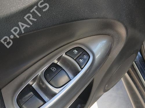 Used Left front window switch NISSAN JUKE (F15) 1.6 (117 hp) 26711759