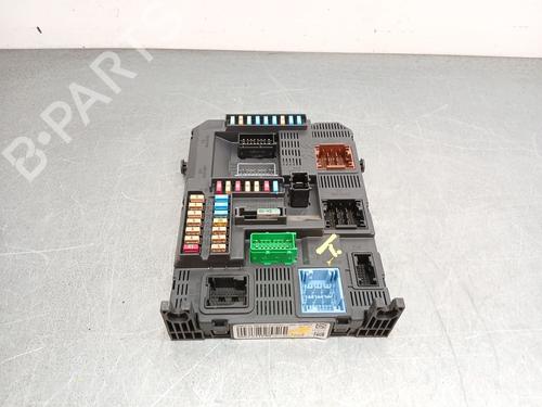 Used Fuse box Fuse box 36865381 36865381