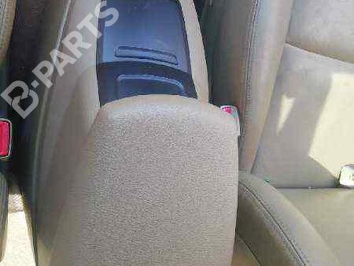 Used Armrest / Center console SSANGYONG RODIUS I 2.7 Xdi (163 hp) 8408783