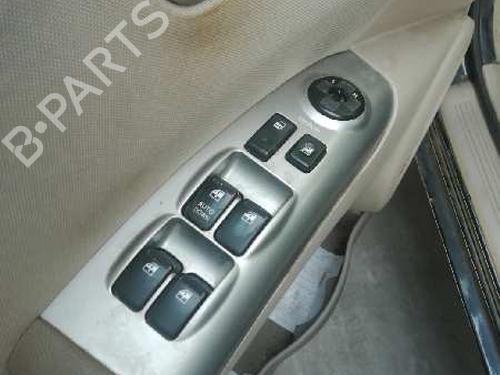 Used Left front window switch KIA SPORTAGE II (JE_, KM_) [2004-2011]  19056984