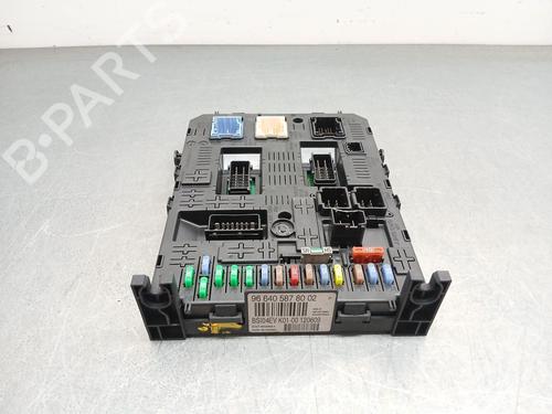Used Fuse box Fuse box 38273899 38273899