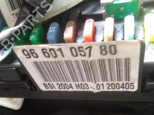 Used Fuse box PEUGEOT 307 (3A/C) 1.6 HDi (90 hp) 15371540
