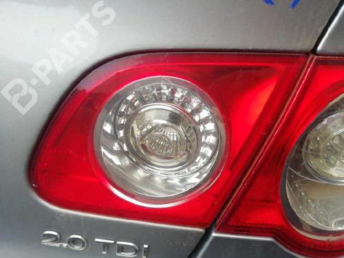 Used Right tailgate light VW PASSAT B6 (3C2) 2.0 TDI 16V (140 hp) 11112082