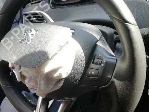 Used Steering wheel PEUGEOT 208 I (CA_, CC_) 1.2 VTI 82 (82 hp) 12468940
