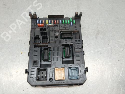 Used Fuse box Fuse box 39140708 39140708