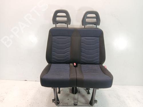 Sæde højre fortil Sæde højre fortil IVECO DAILY VI Platform/Chassis 33S16, 35S16, 35C16, 40C16, 42S16, 50C16 (156 hp) 34274675 34274675