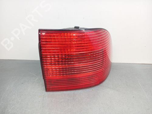 Feu arrière droit Feu arrière droit PORSCHE CAYENNE (9PA) 3.2 (250 hp) 33240000 33240000