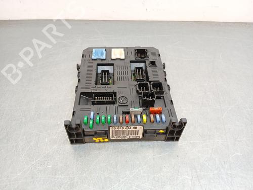 Used Fuse box Fuse box 37072970 37072970