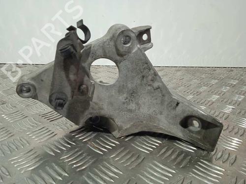 Used Engine mount BMW 1 (E81) 118 d (143 hp) 12194914