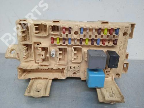 Used Fuse box TOYOTA AVENSIS Saloon (_T25_) [2003-2008]  8801522