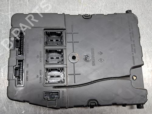 Used Fuse box RENAULT GRAND SCÉNIC II (JM0/1_) 1.9 dCi (JM0G, JM12, JM1G, JM2C) (120 hp) 29400912